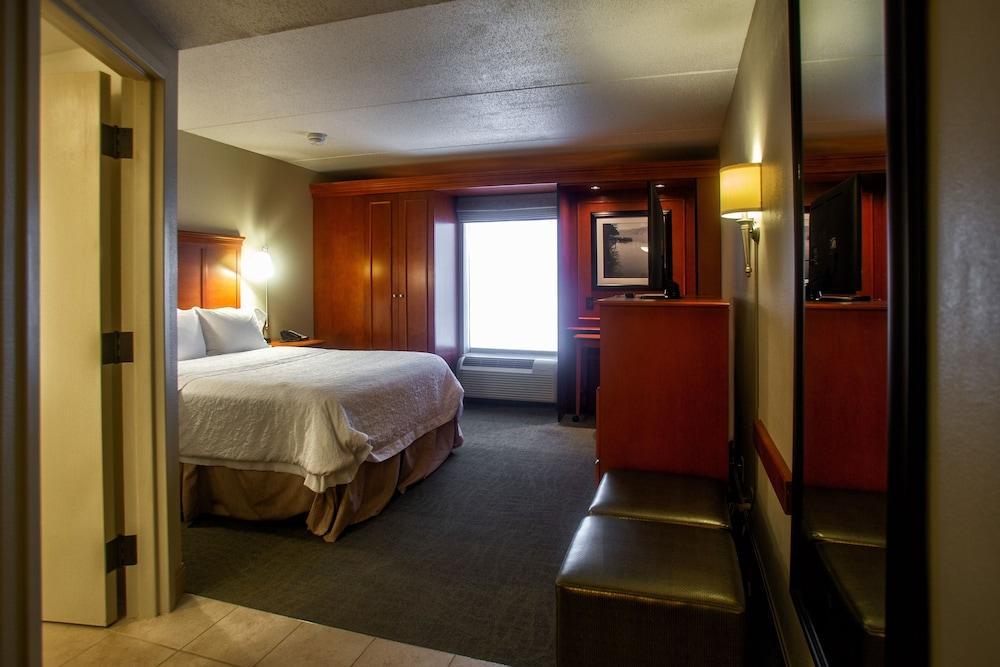 Hampton Inn Уилинг Экстерьер фото