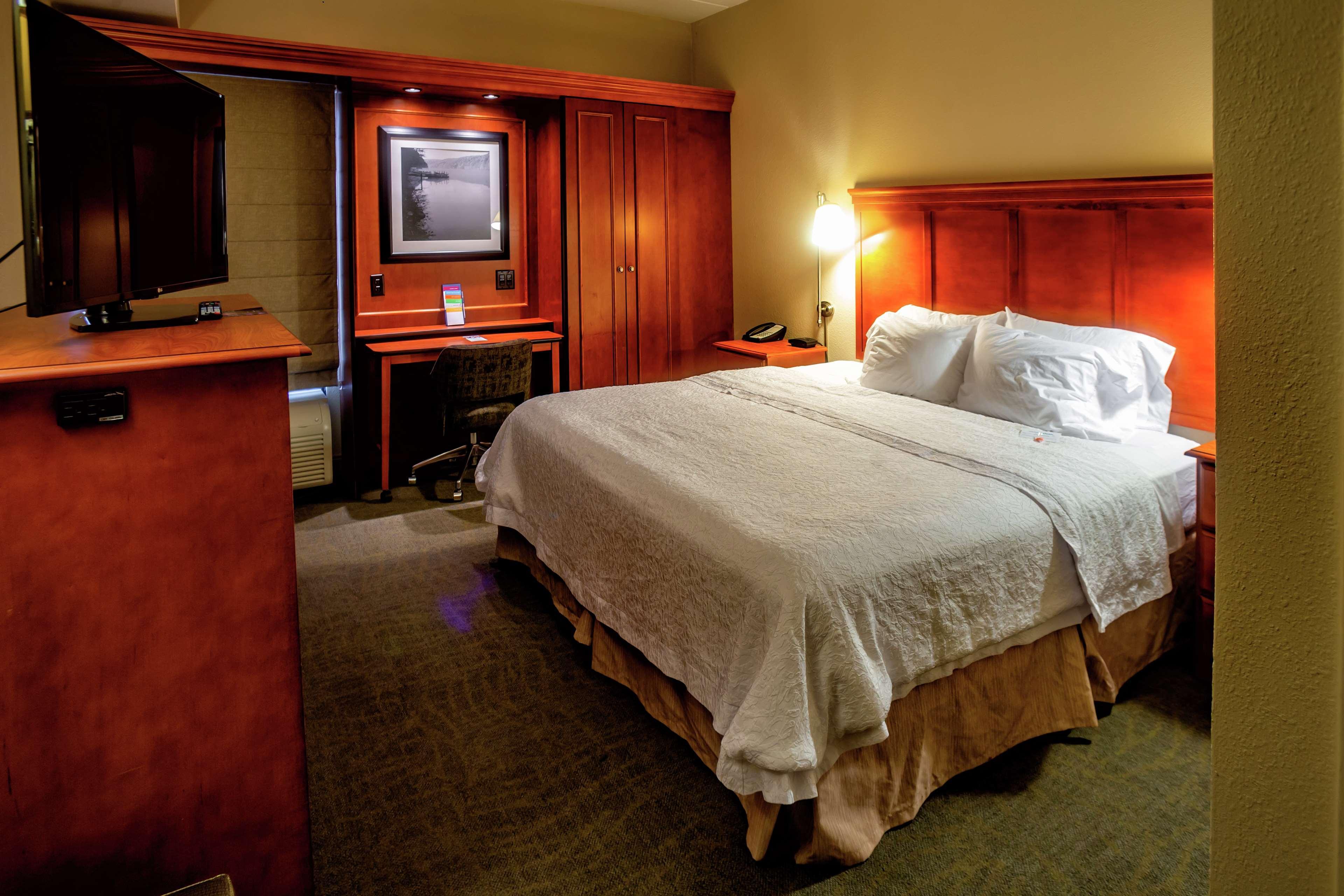 Hampton Inn Уилинг Экстерьер фото