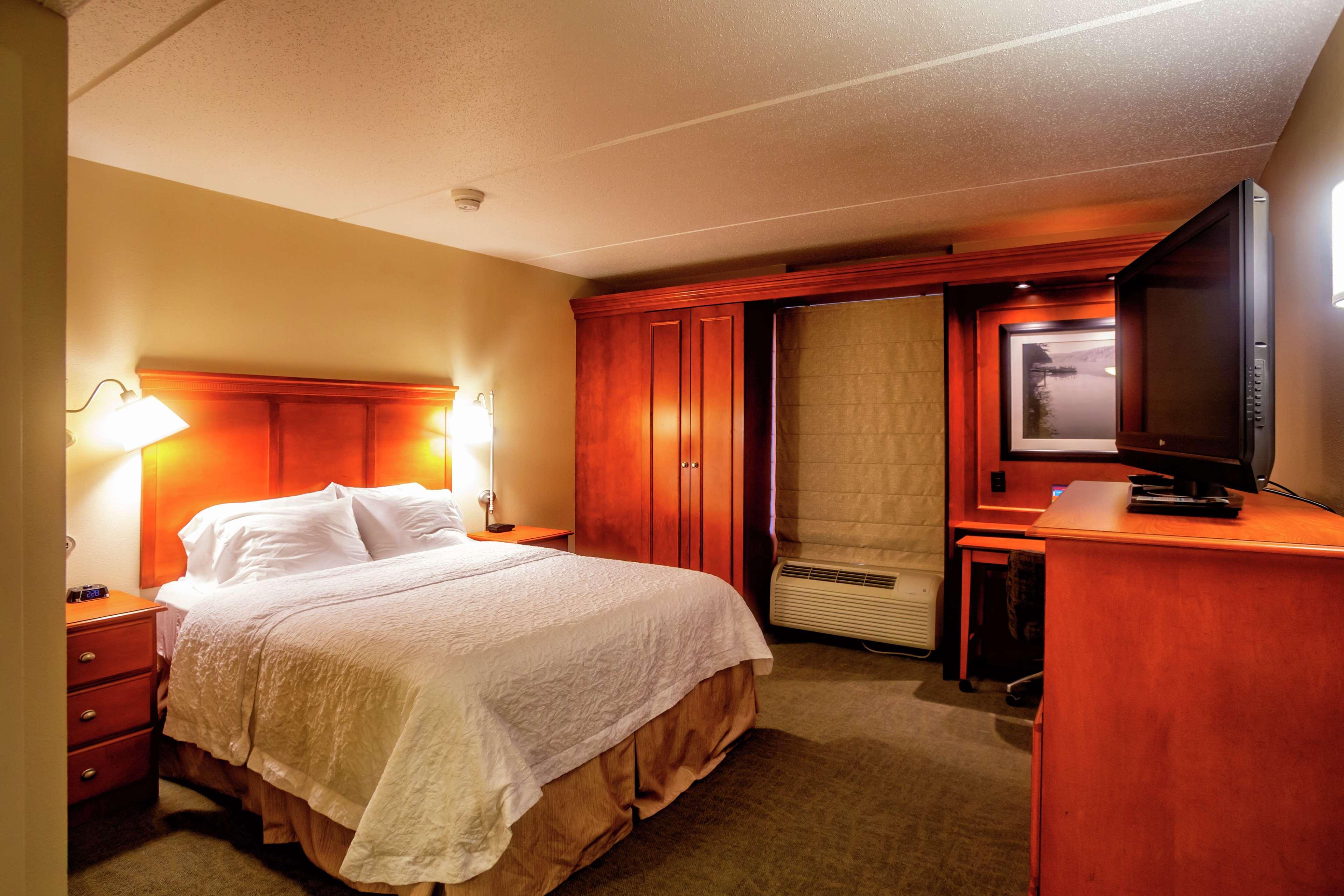 Hampton Inn Уилинг Экстерьер фото