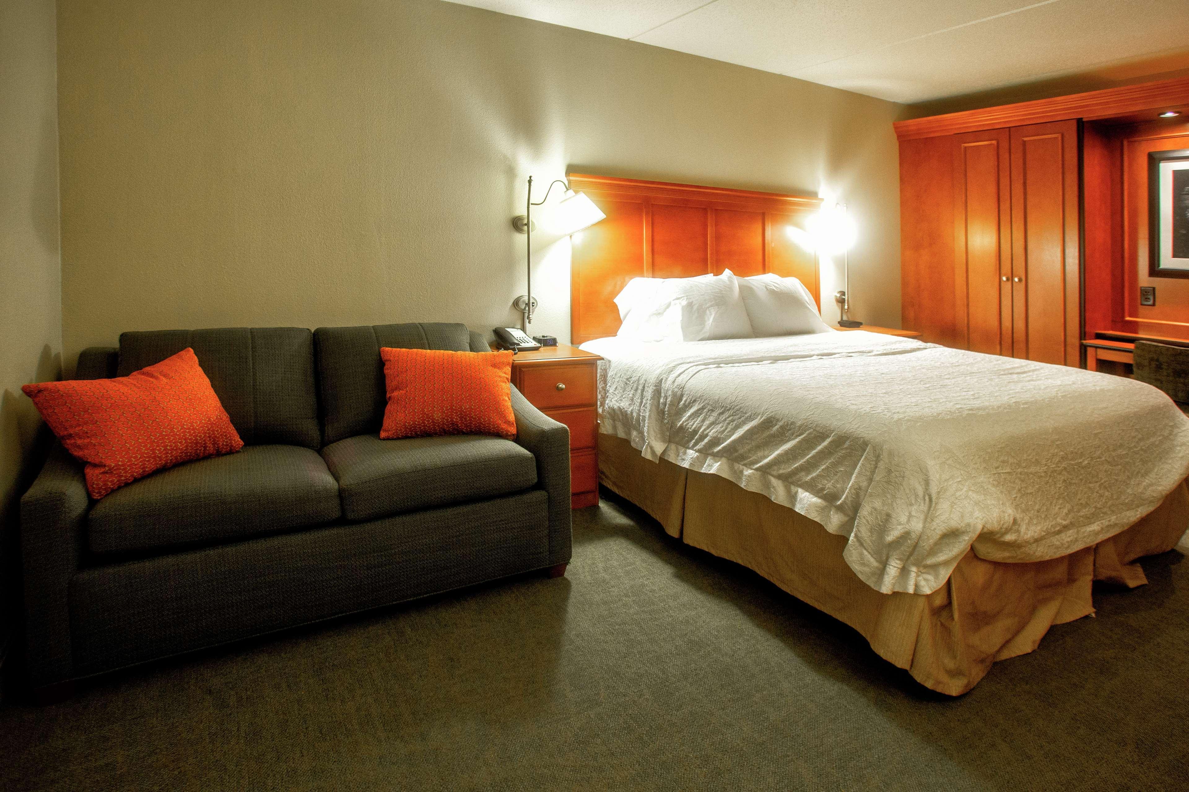 Hampton Inn Уилинг Экстерьер фото