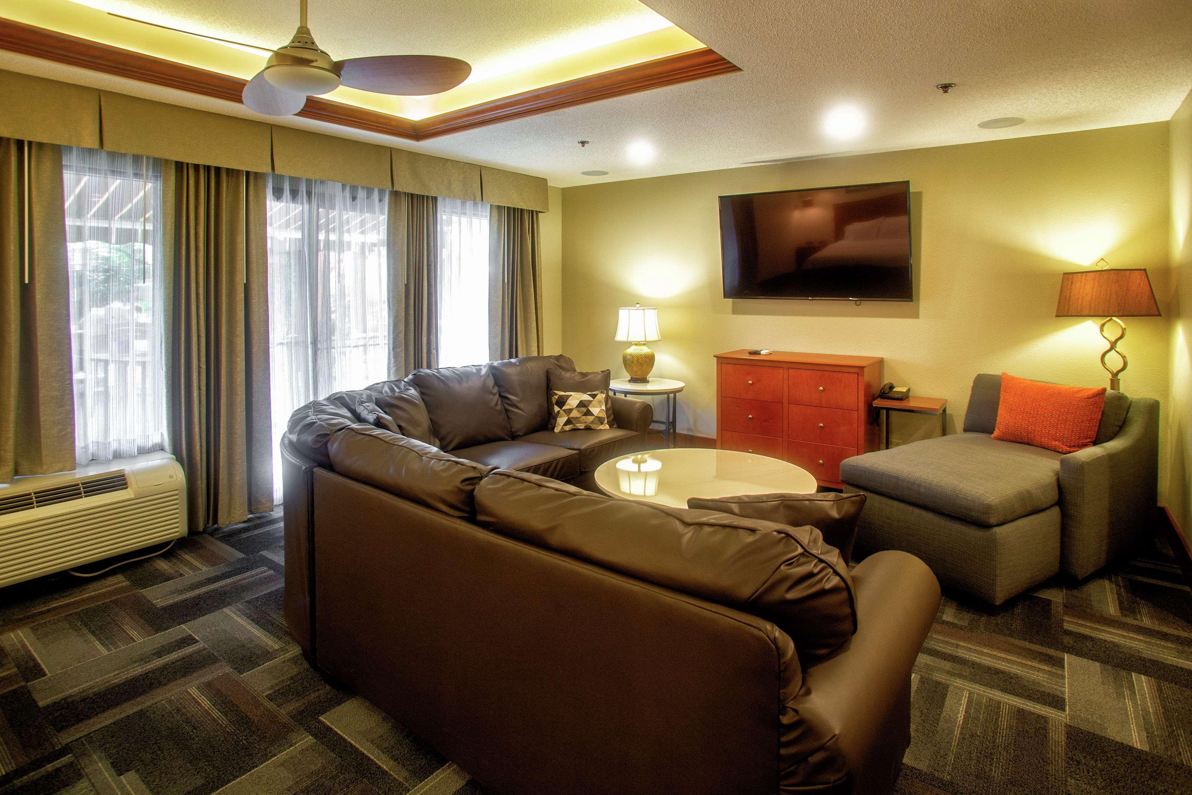 Hampton Inn Уилинг Экстерьер фото