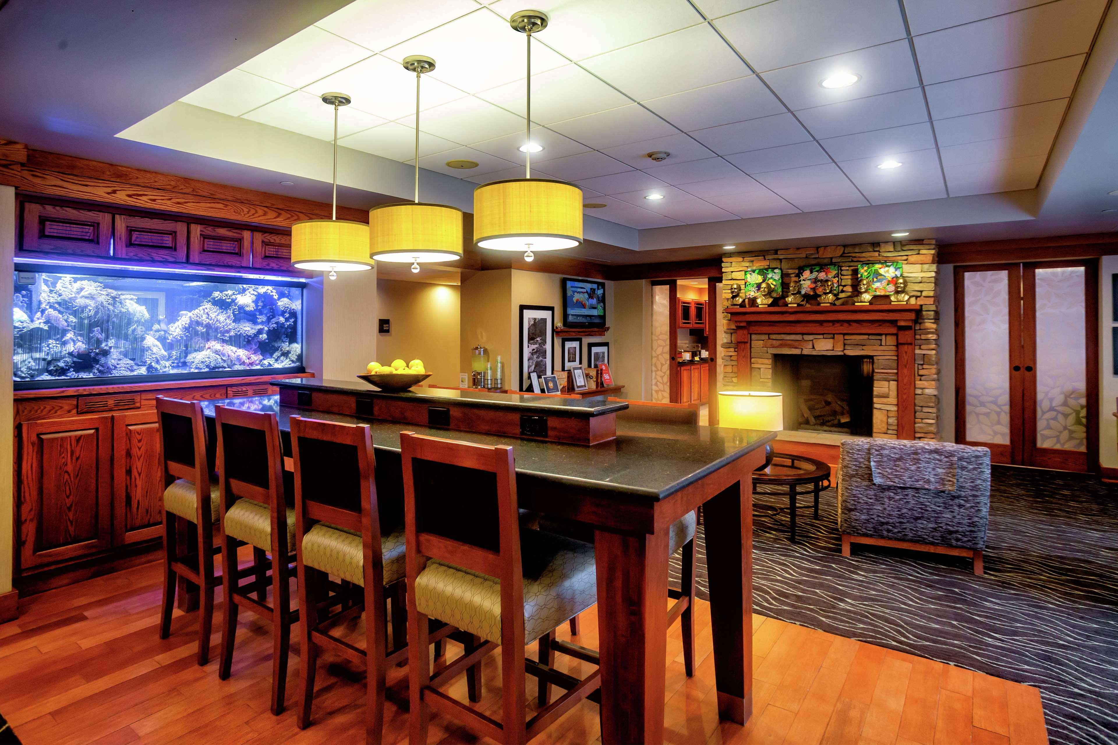 Hampton Inn Уилинг Экстерьер фото