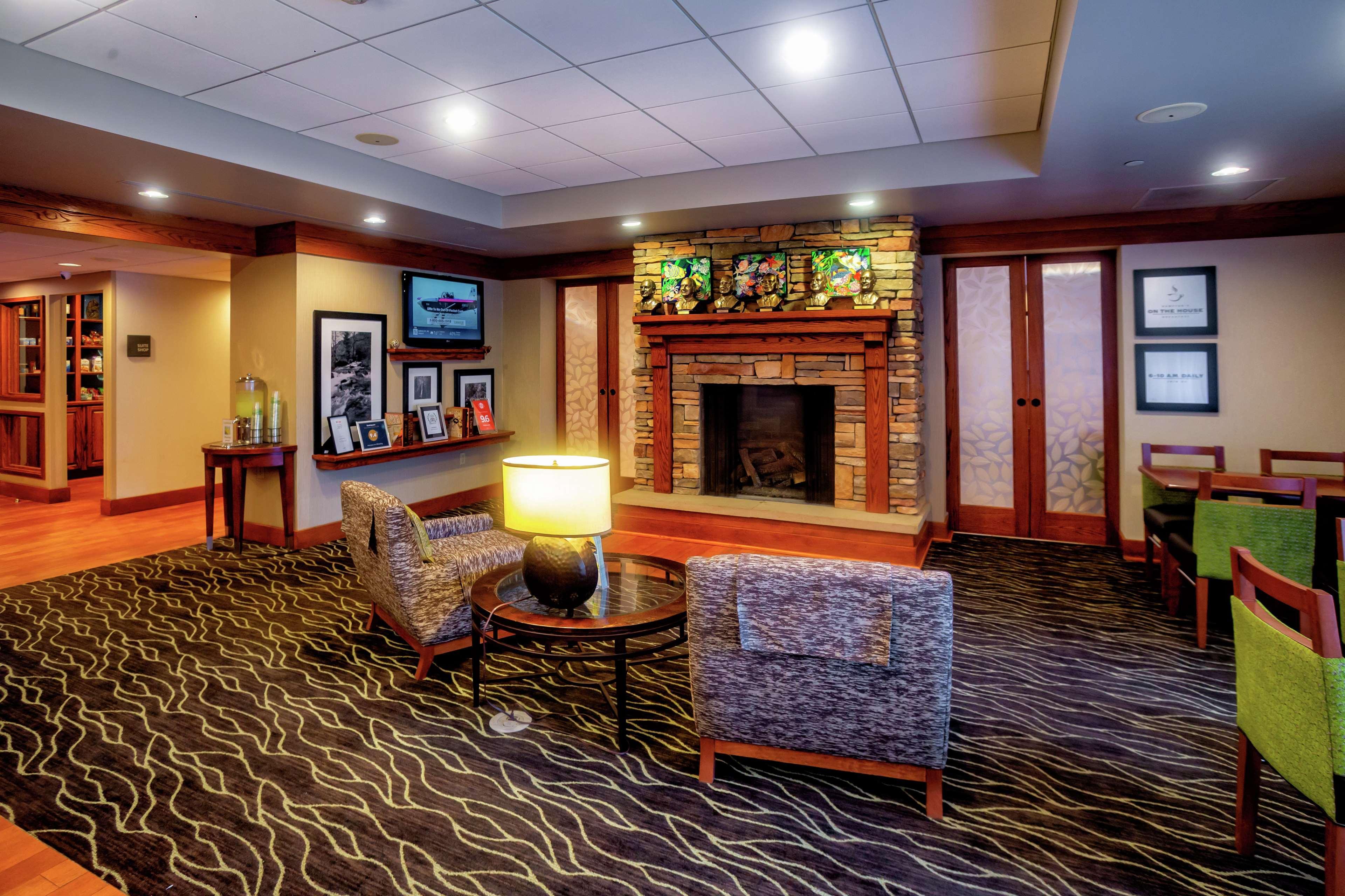 Hampton Inn Уилинг Экстерьер фото