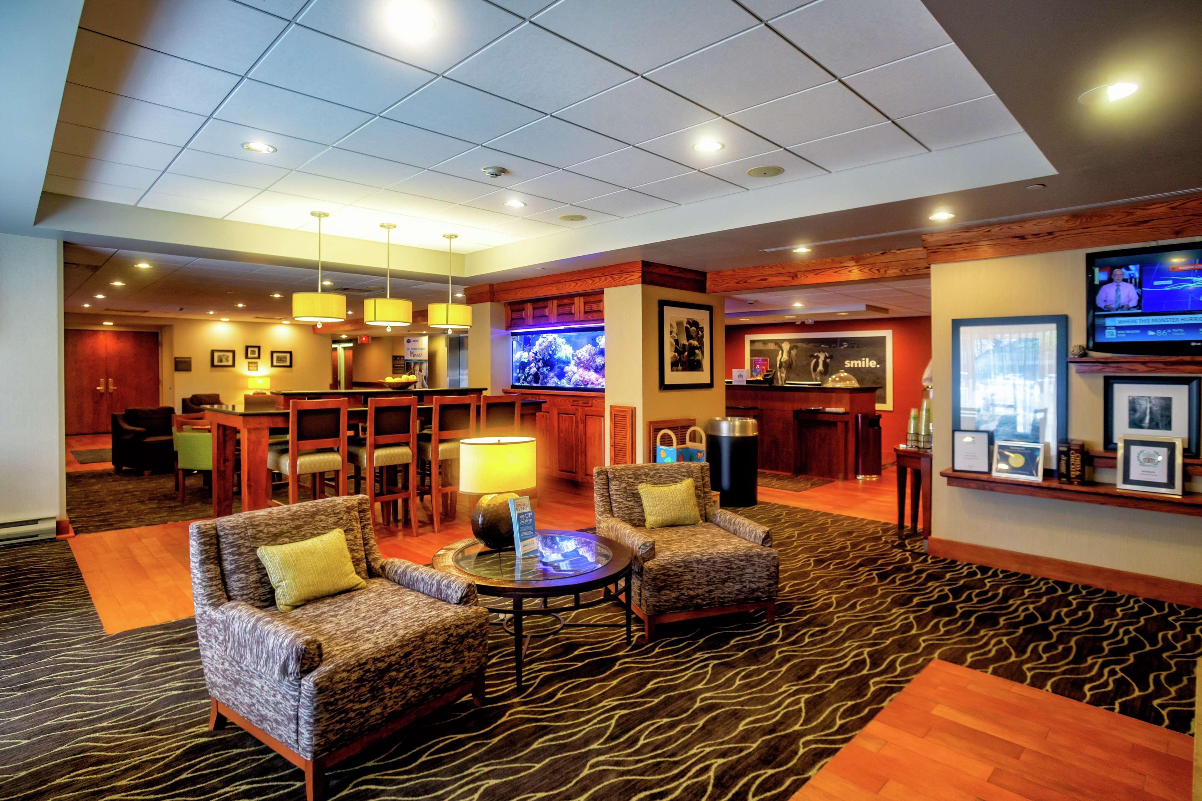 Hampton Inn Уилинг Экстерьер фото