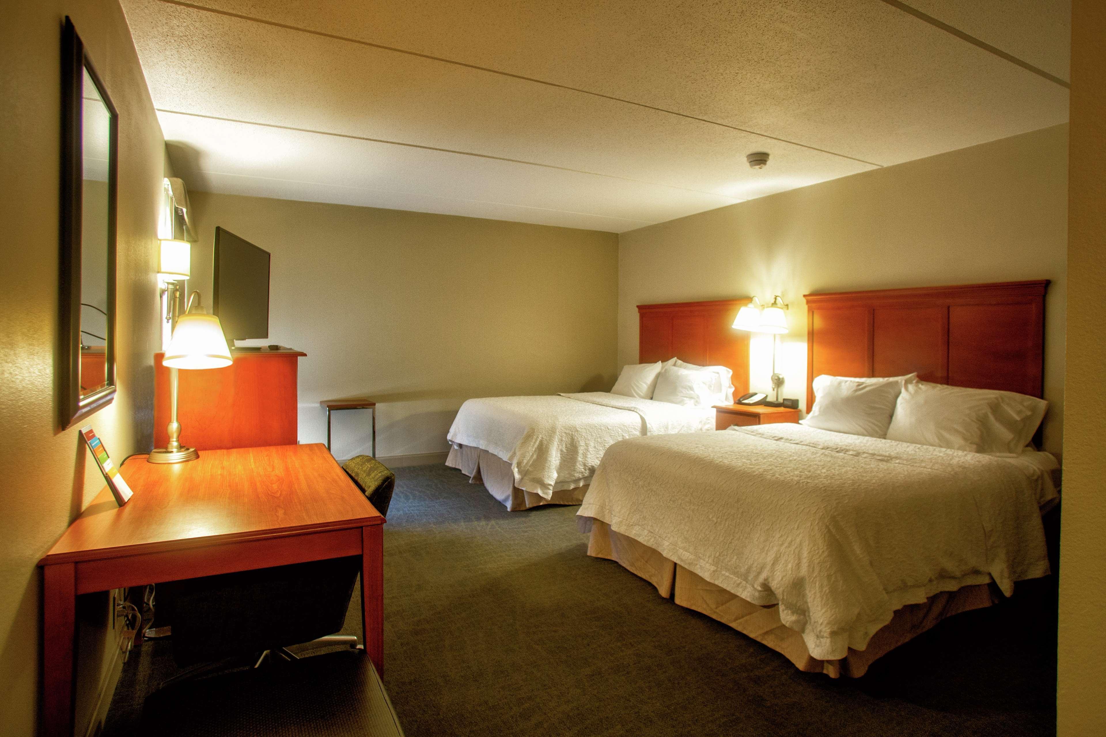 Hampton Inn Уилинг Экстерьер фото