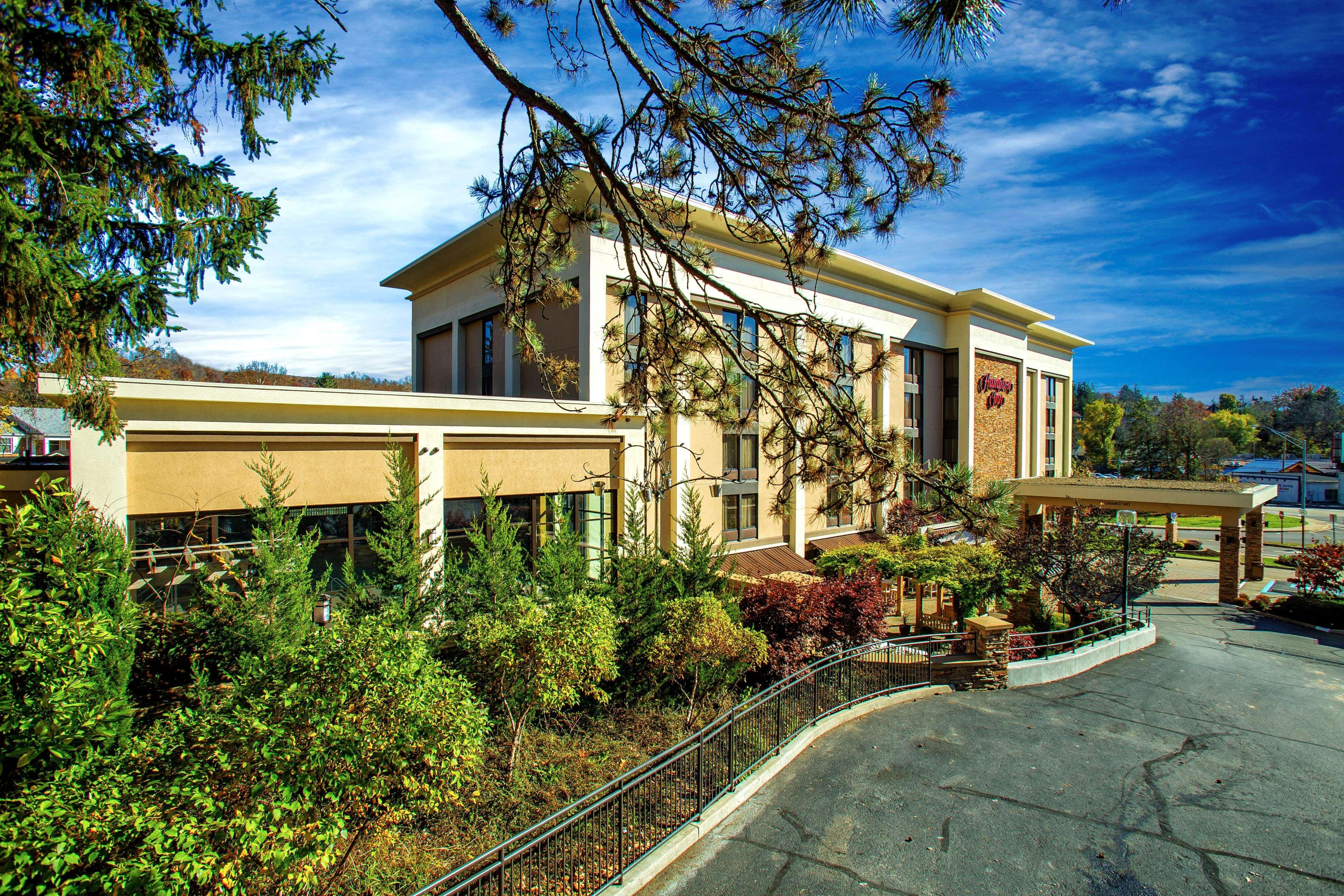 Hampton Inn Уилинг Экстерьер фото
