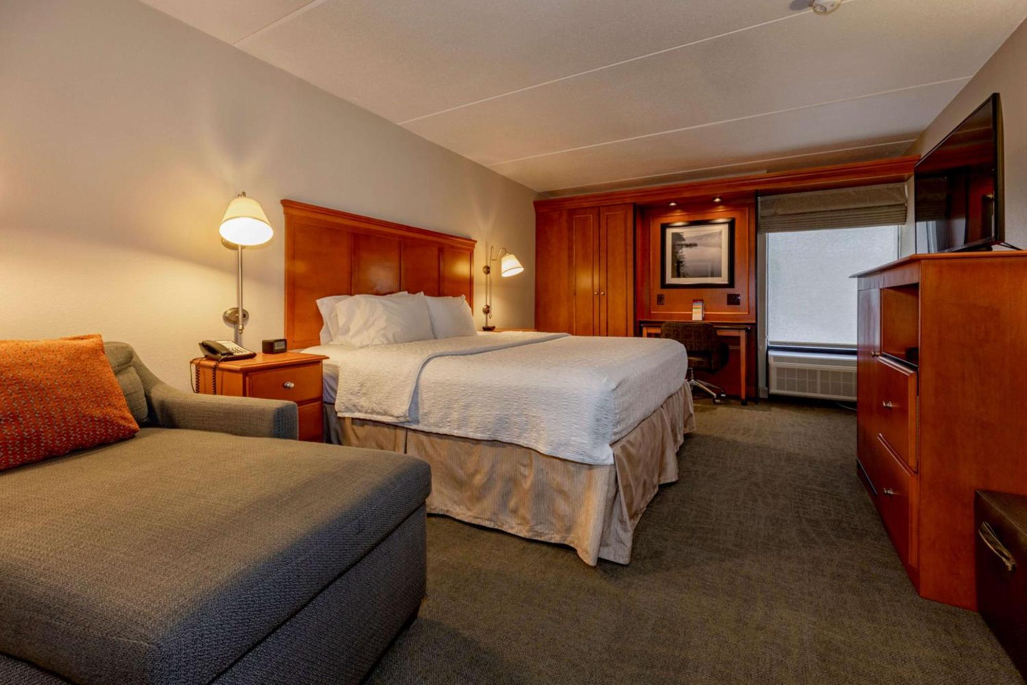 Hampton Inn Уилинг Экстерьер фото