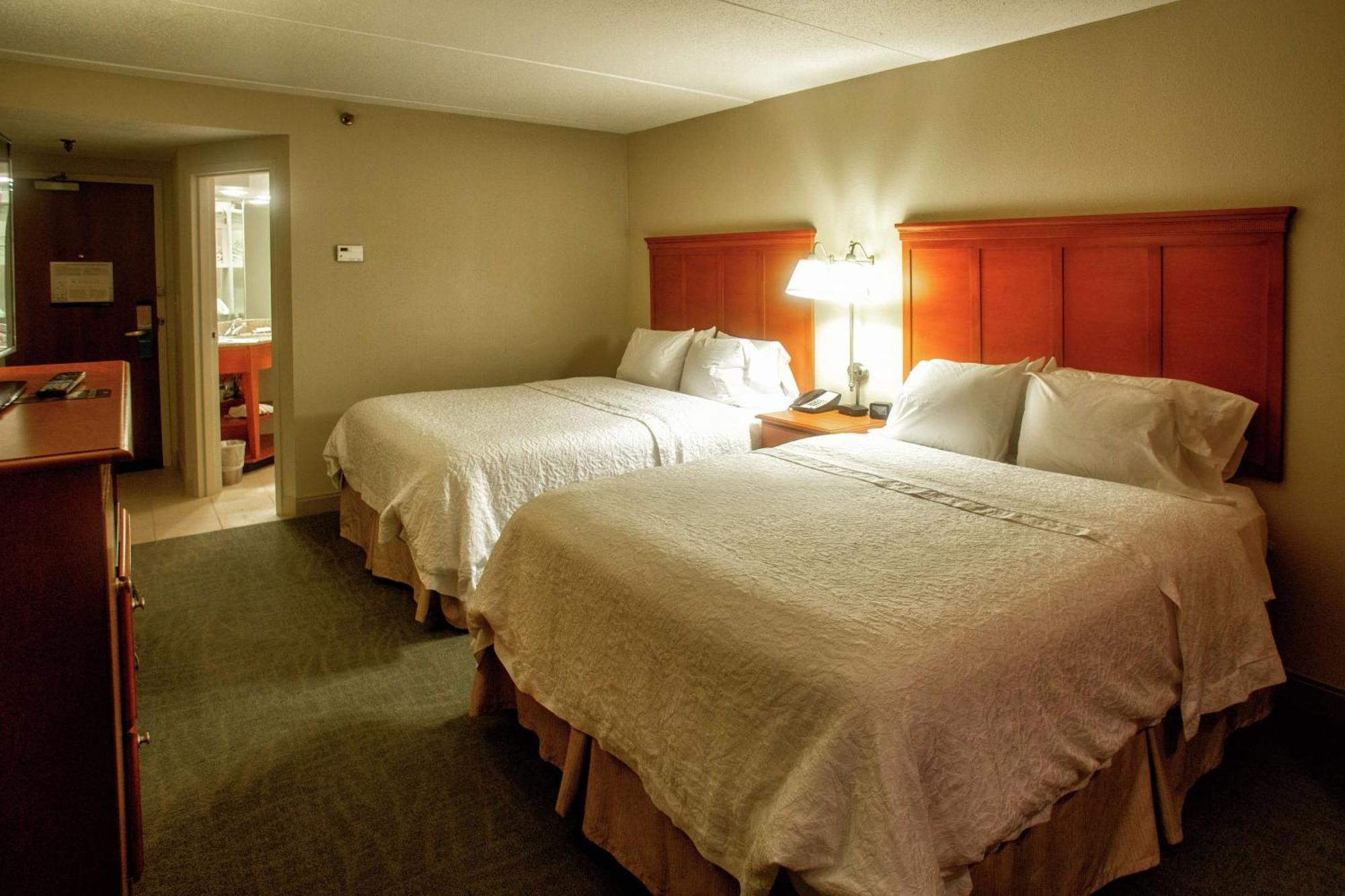 Hampton Inn Уилинг Экстерьер фото
