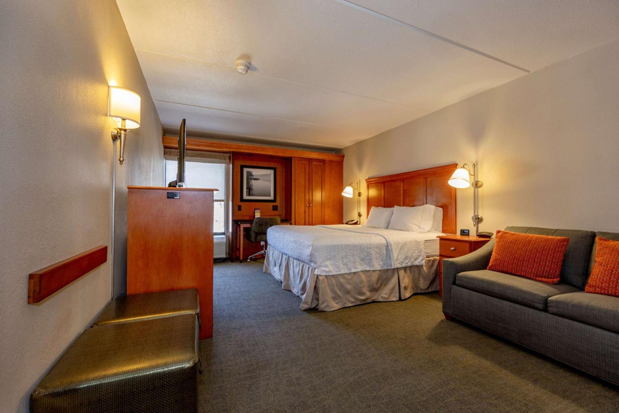 Hampton Inn Уилинг Экстерьер фото