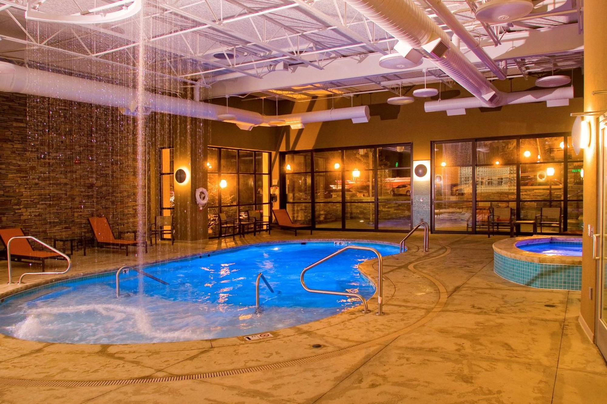 Hampton Inn Уилинг Экстерьер фото