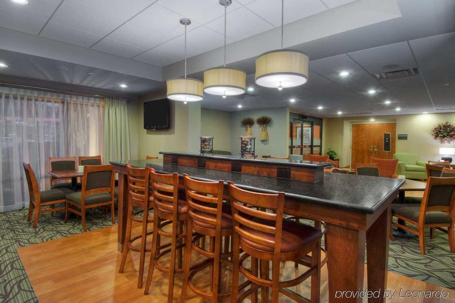 Hampton Inn Уилинг Экстерьер фото