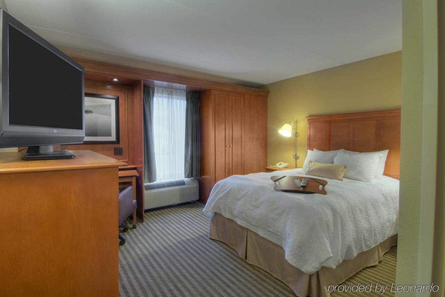 Hampton Inn Уилинг Номер фото