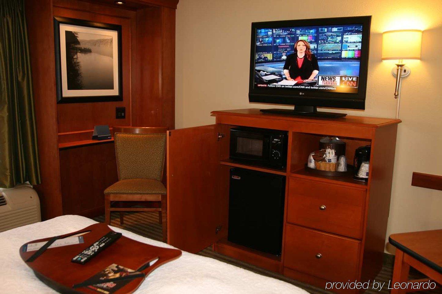 Hampton Inn Уилинг Экстерьер фото